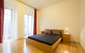 Elegant Apartment With Free Garage In The Center Of Prague